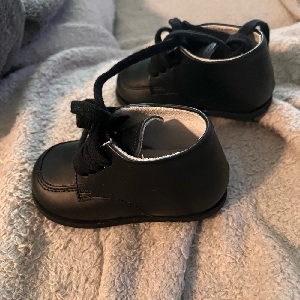 New baby walking shoes size 2.5